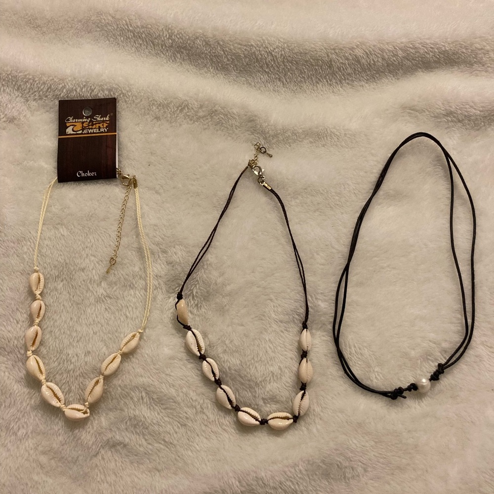 Charming Shark - Cowrie Shell Choker (white and black) and Single Pearl Choker